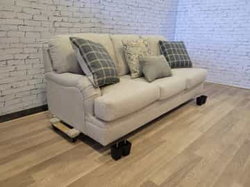 Bralynn Sofa - Gallery Image 6